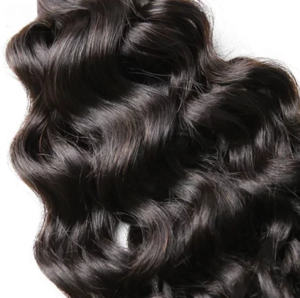 Caractéristique des mèches sur la photo: Matière: virgin human hair Style: Water wave Longueur: 12” Couleur: Naturelle – noir