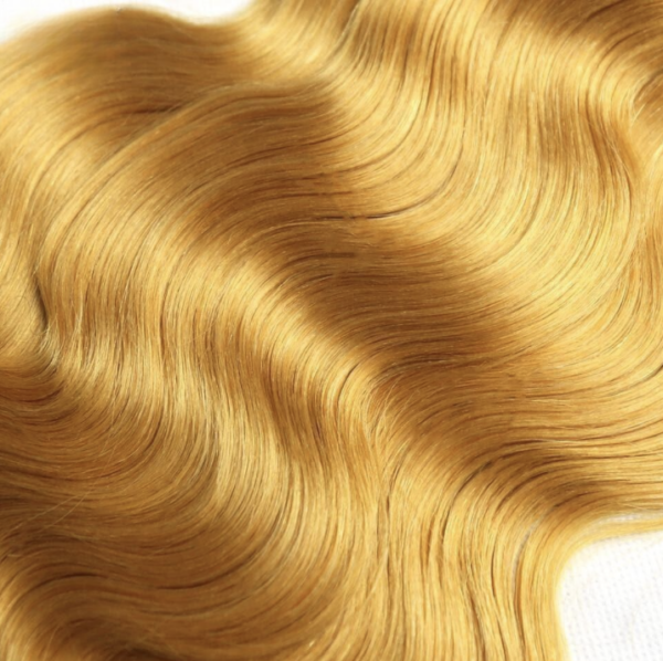 Caractéristique des mèches sur la photo: Matière: virgin human hair Style: Body wave Longueur: 24” Couleur: #144