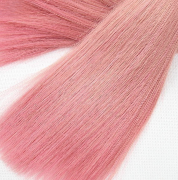 Caractéristique des mèches sur la photo: Matière: virgin human hair Style: Straight Longueur: 18” Couleur: 1B/ROSE
