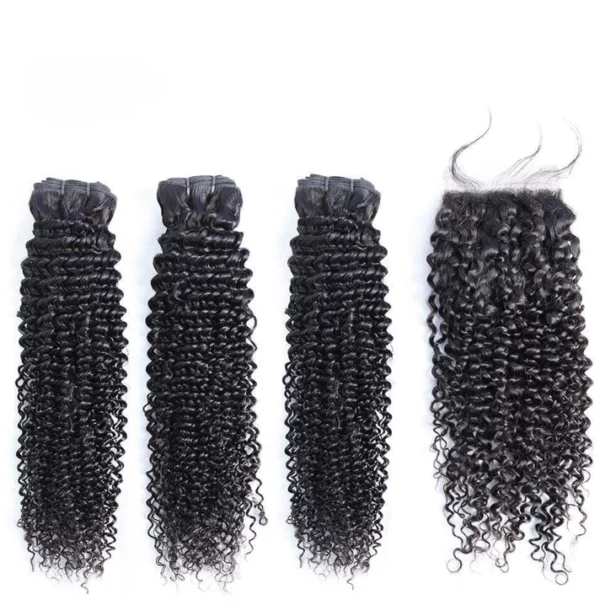 Caractéristique des mèches sur la photo: Matière: virgin human hair Style: Deep Wave Longueur: 26" Lace: 4×4 Couleur: Naturelle – noir Densité: 150%