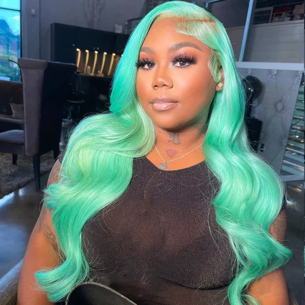 Caractéristique de la perruque sur la photo: Matière: virgin human hair Style: Body wave Longueur: 30” Couleur: Vert clair Lace: 13×4 Densité: 250%